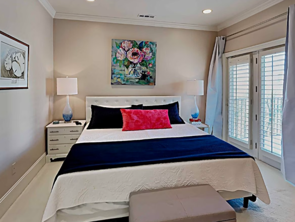 Elegant Beach retreat in Pawleys Island 5-Bedroom Steps to Beach